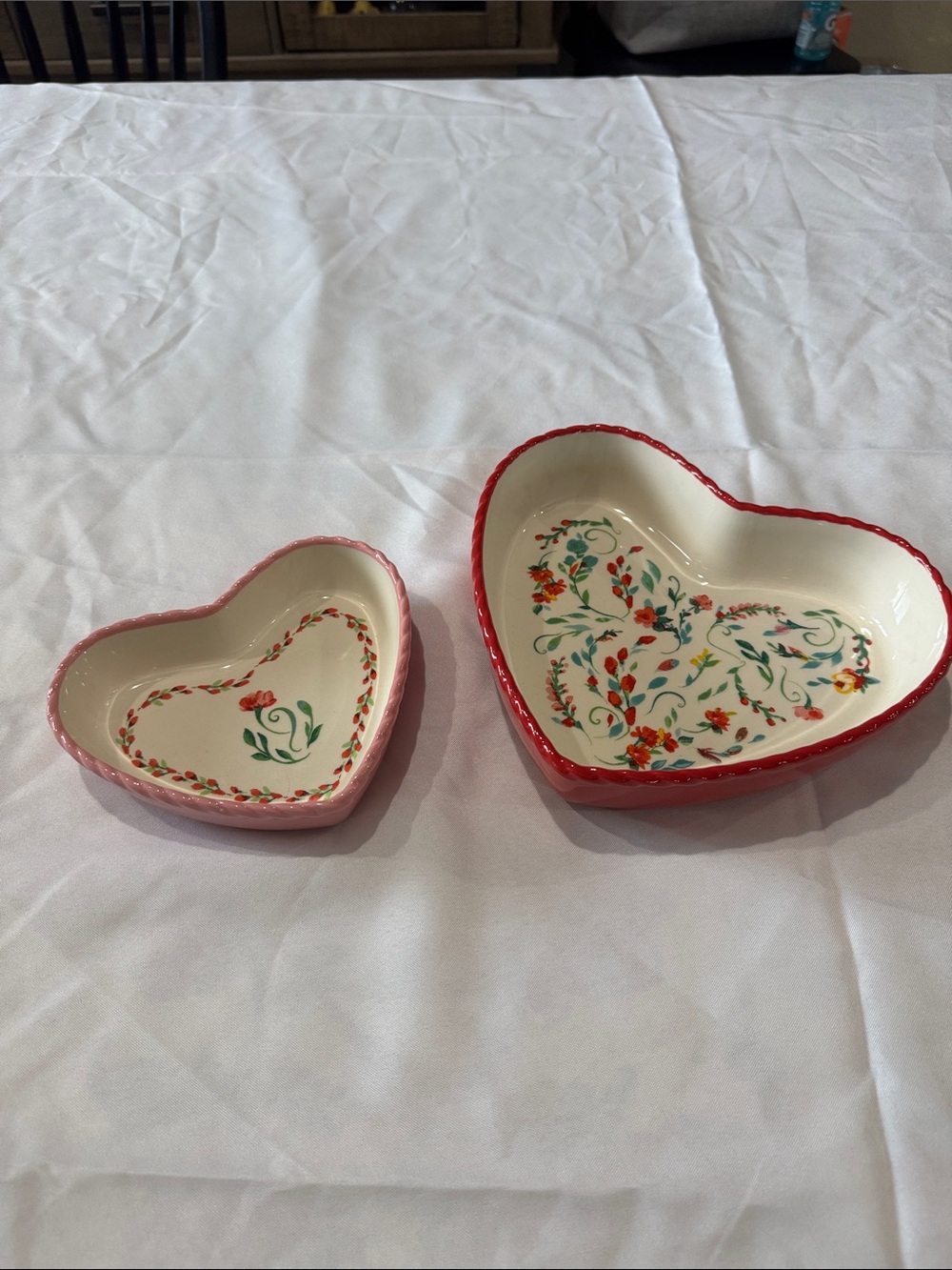 The Pioneer Women Heart-Shaped Ceramic Nesting Bowls - Red & Pink Floral